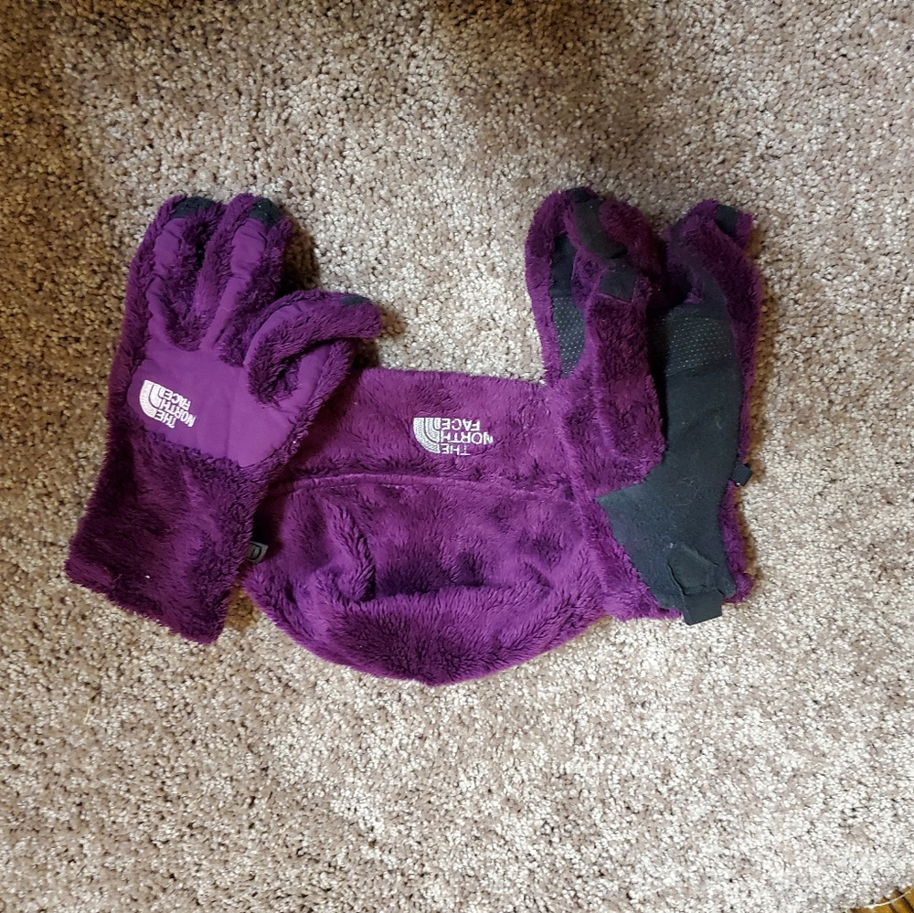 North Face burgundy hat and gloves